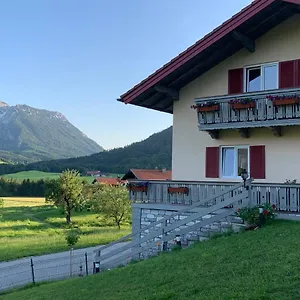 Apartment Haus Annerl Mit 2 Schlafzimmern, Inzell